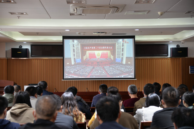 安东控股集中收听收看党的二十大报告2.JPG